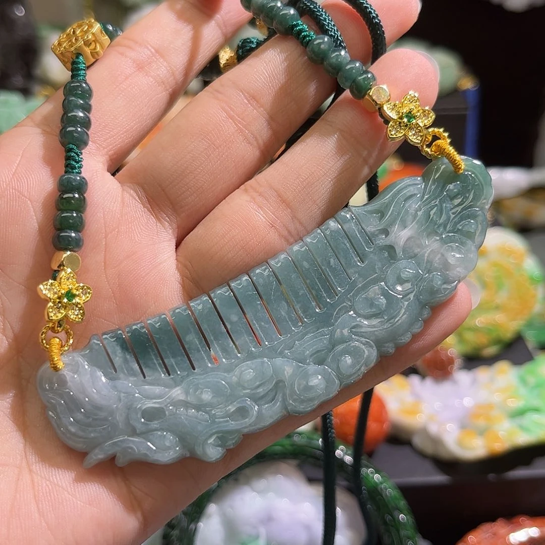 翡翠未镶嵌颈饰待编织