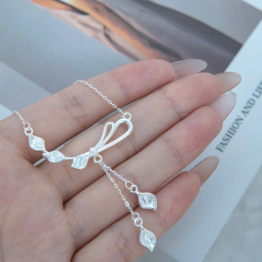 坠链均足银 马蹄莲吊坠足银气质精美