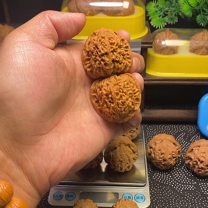 文玩核桃吊坠小三角疆39微修