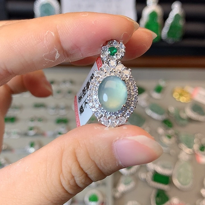 翡翠未镶嵌颈饰吊坠