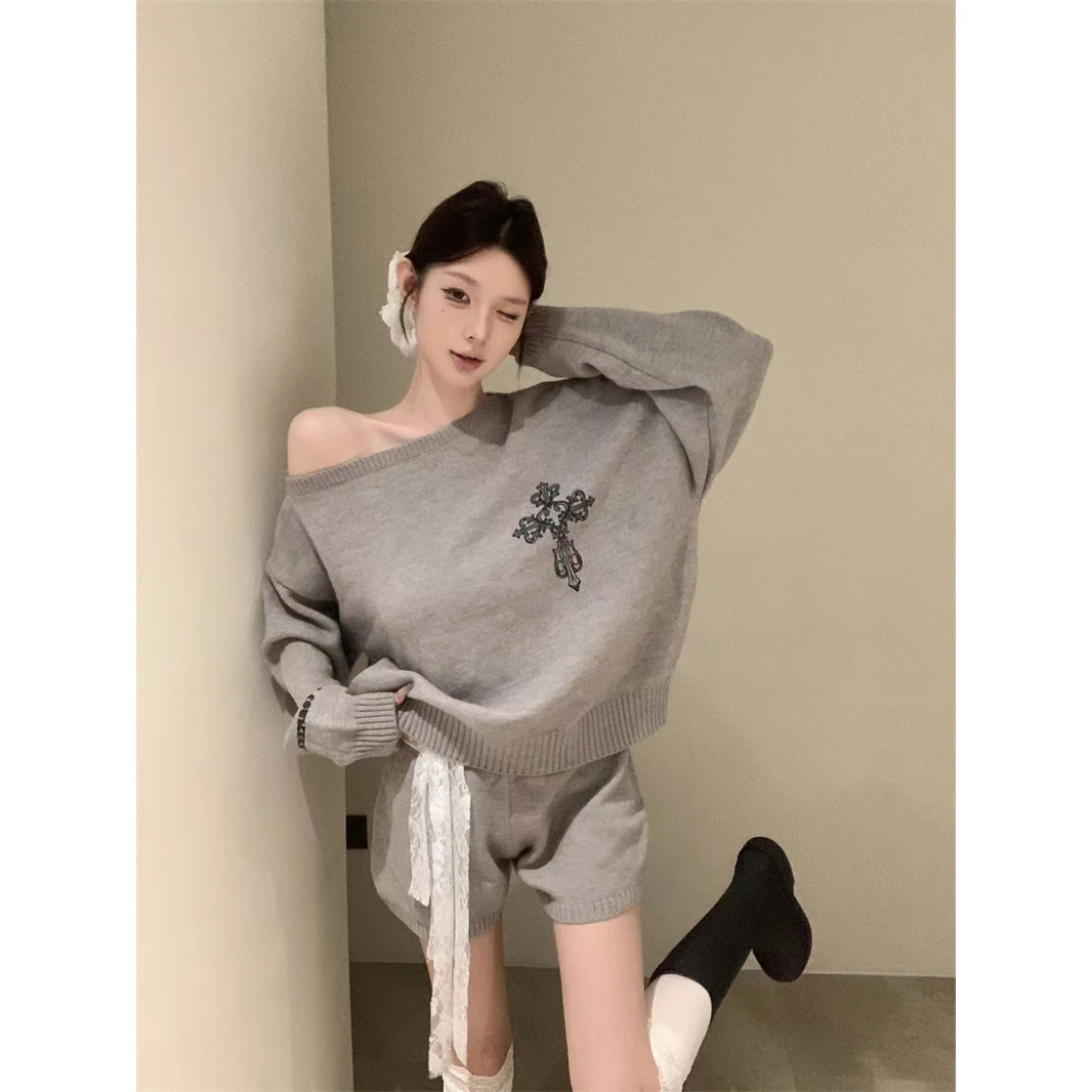复古提花斜肩长袖针织毛衣衫蕾丝飘带短裤女2025秋季新款时尚套装