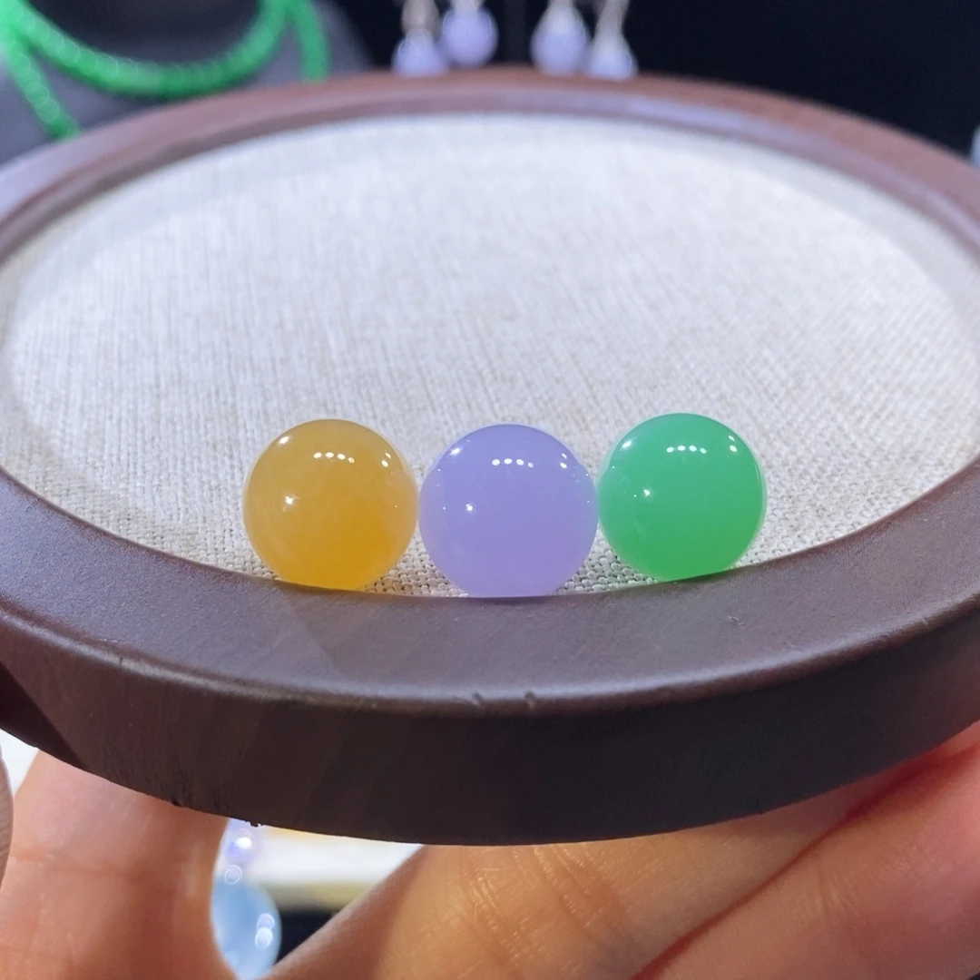 翡翠未镶嵌颈饰翡翠浓三彩圆珠一组12+mm