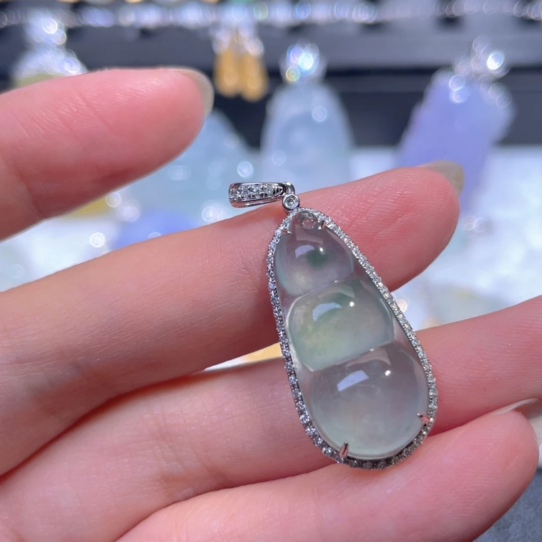 翡翠18K金镶嵌颈饰翡翠