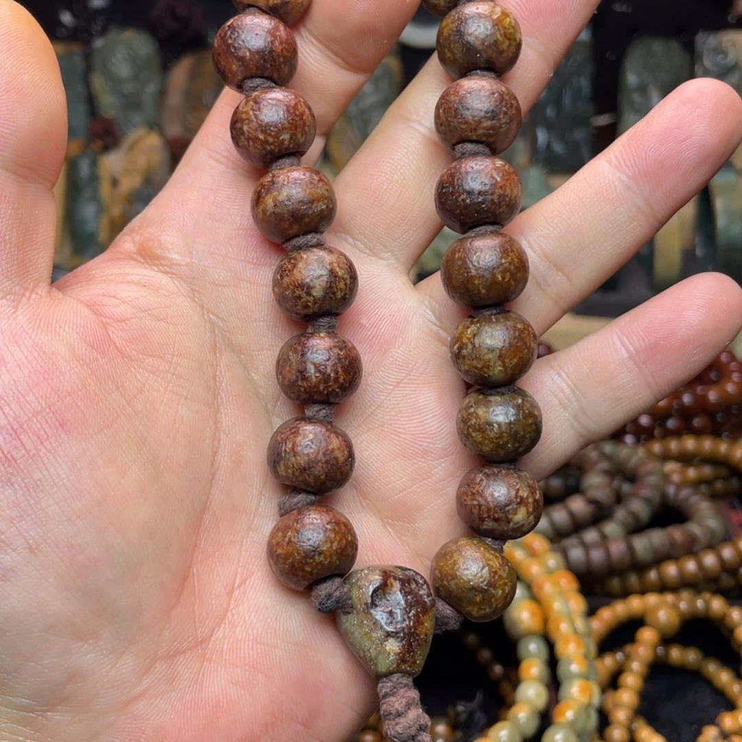 岫岩河磨玉（透闪石质玉）未镶嵌颈饰15×12手持
