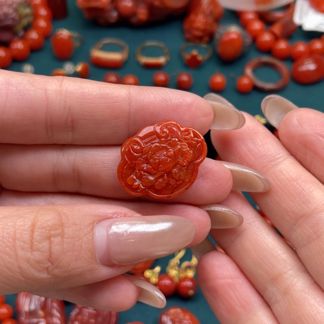 南红玛瑙未镶嵌川料南红平安锁花牌吊坠