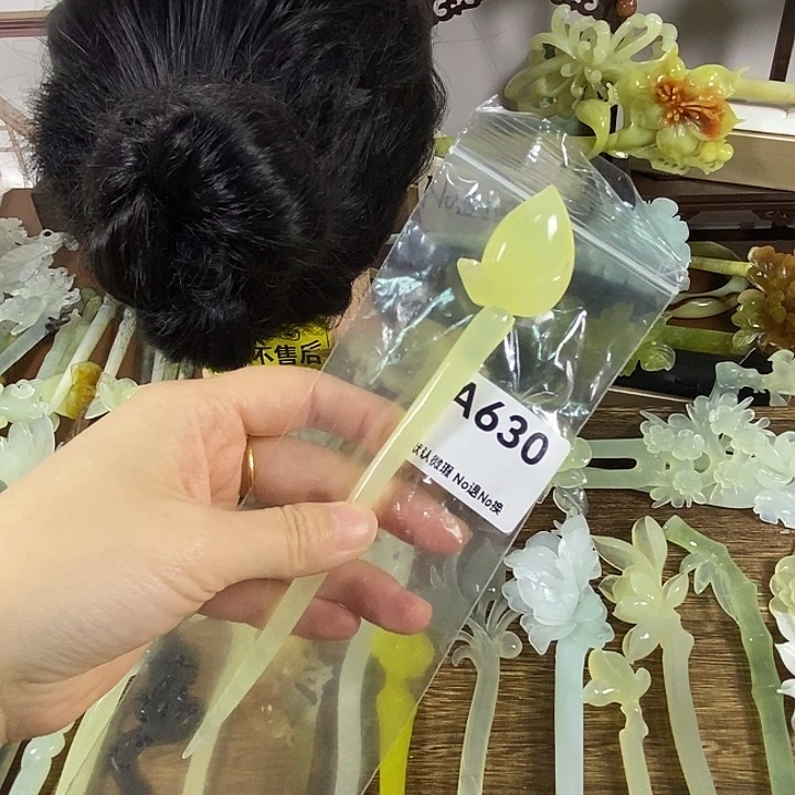 萱***宝蛇纹石玉未镶嵌发饰