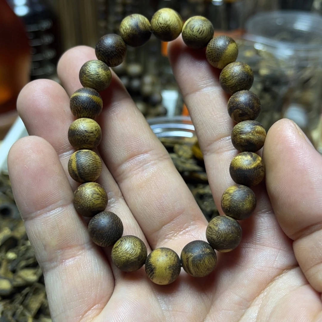 沉香手串高阶张勺子奇楠虫漏手串
