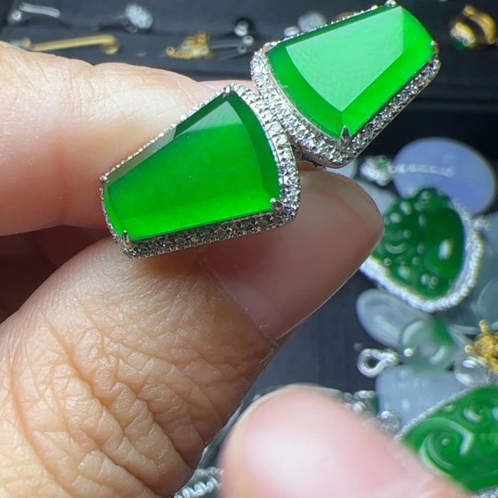 翡翠18K金镶嵌耳饰