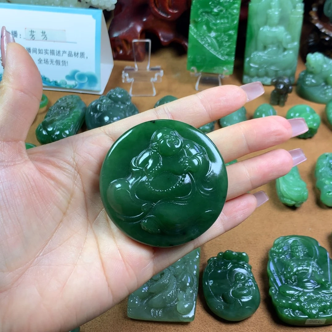 凯***金和田玉未镶嵌颈饰