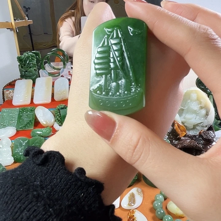 和田玉（碧玉）未镶嵌挂件和田玉俄罗斯碧玉七号矿一帆风顺挂件