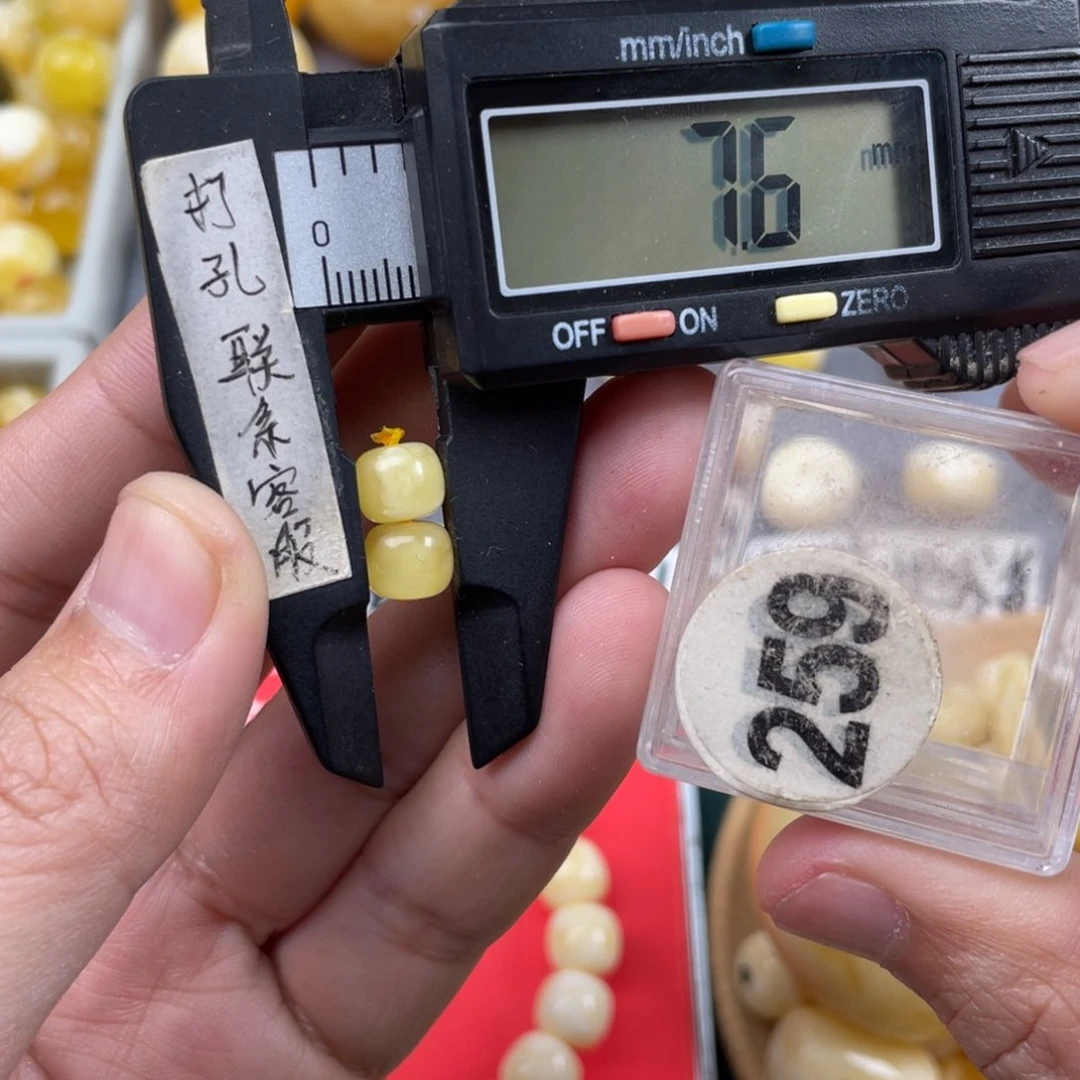 蜜蜡珠宝奇石未镶嵌