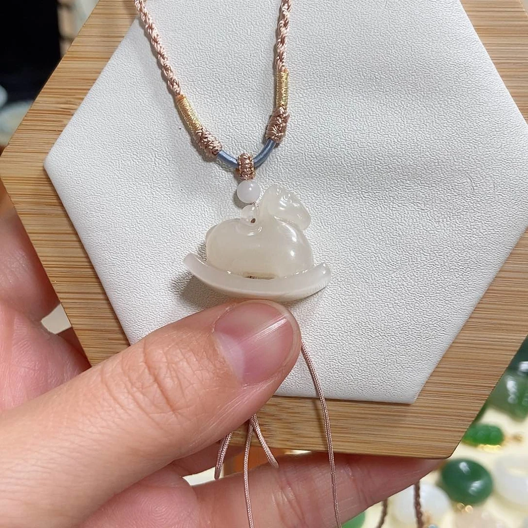 和田玉颈饰未镶嵌