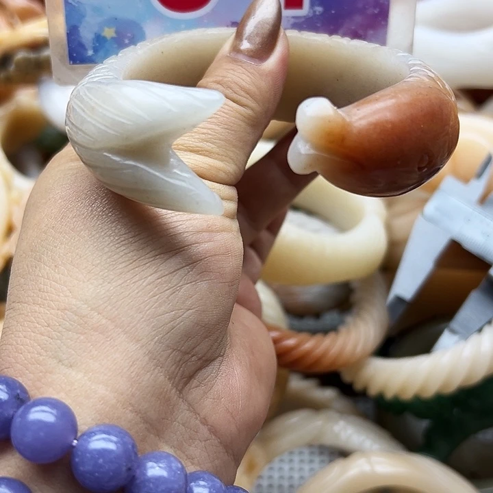 未镶嵌手镯石英岩玉