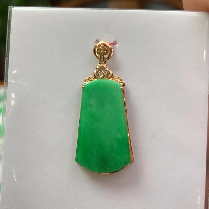 翡翠颈饰18K金镶嵌翡翠