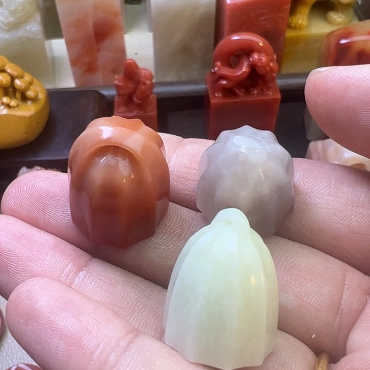 爱***）寿山石印石瓜钮1个