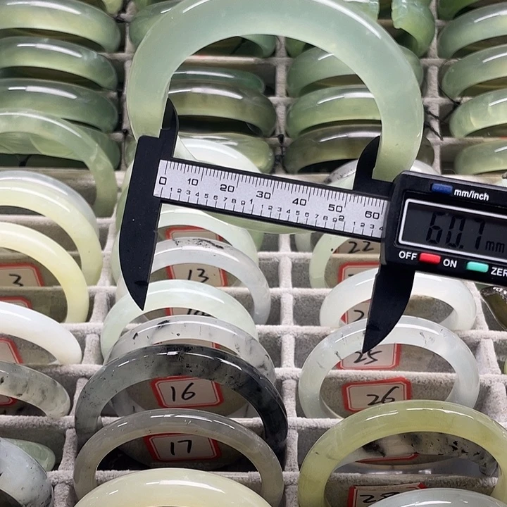 蛇纹石玉未镶嵌手镯25