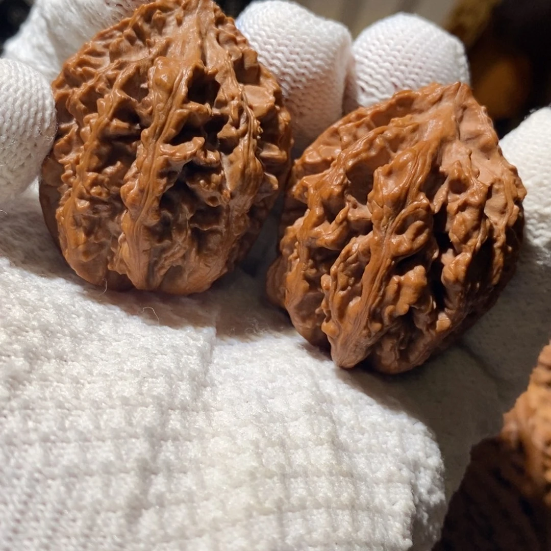 文玩核桃吊坠狗纹