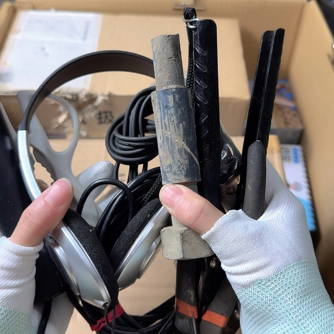 中****醒中古商品，瑕疵品，不保好坏。   165