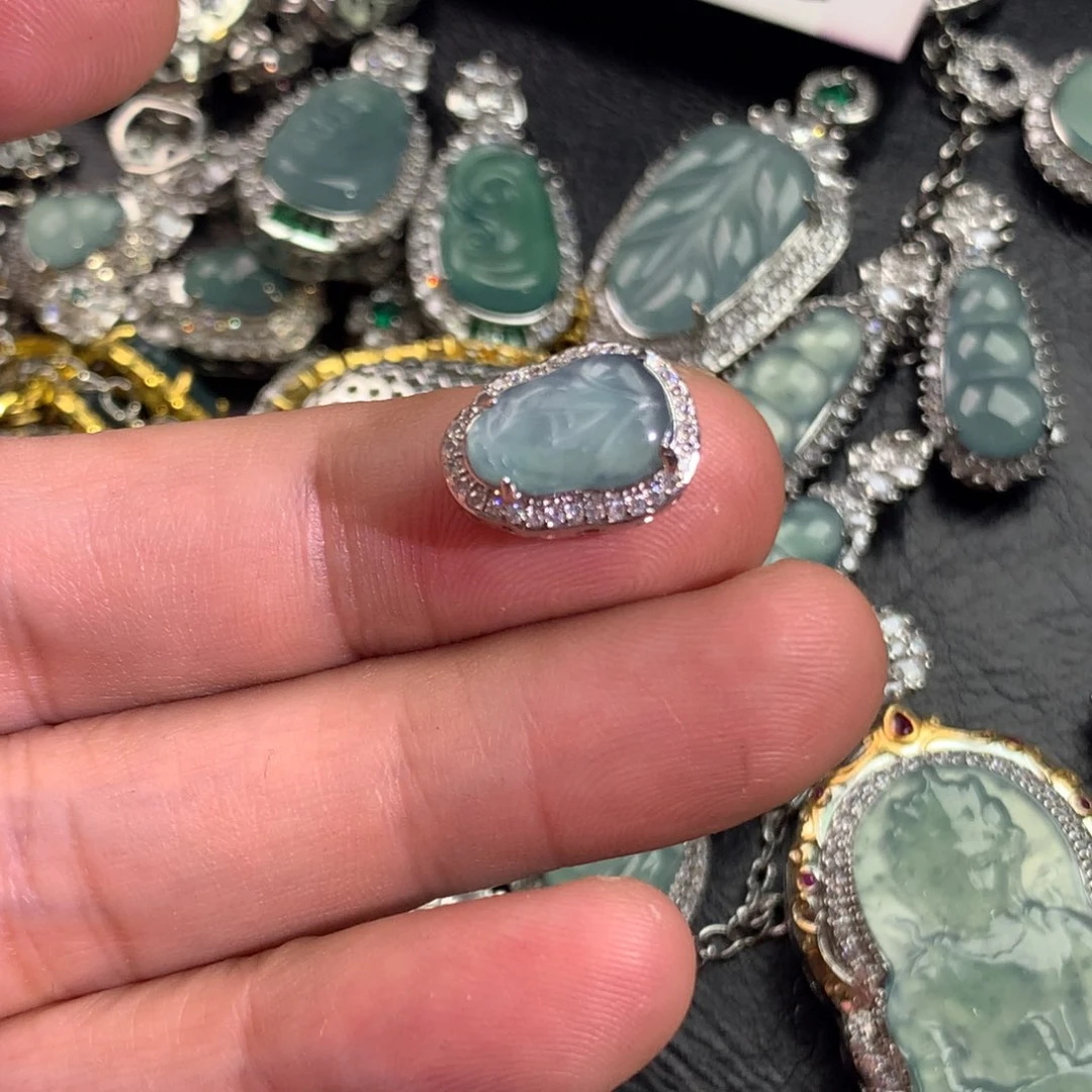 翡翠颈饰未镶嵌貔貅魔盒