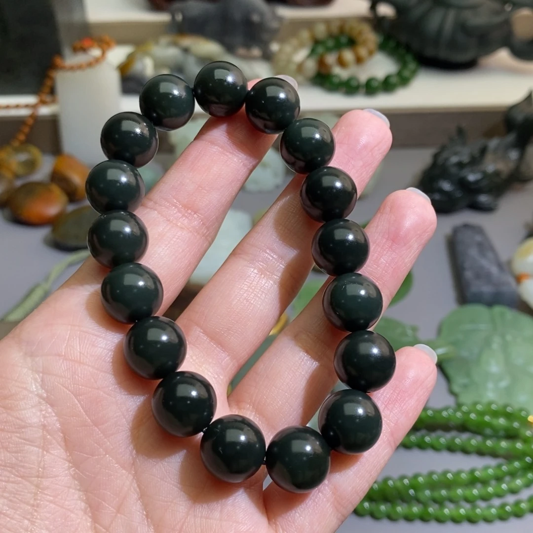 和田玉颈饰未镶嵌吹****?