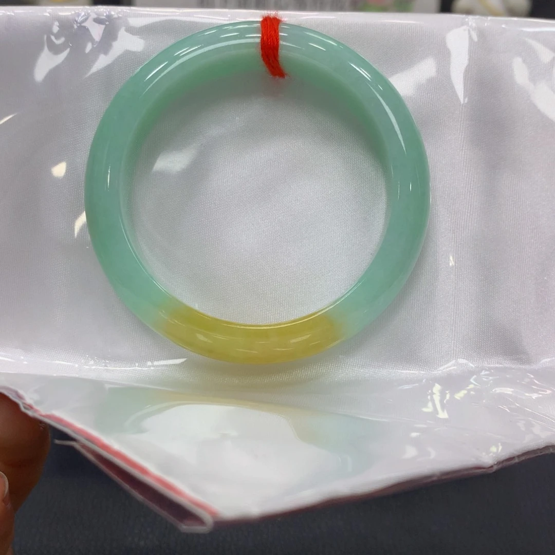 翡翠手镯未镶嵌翡翠