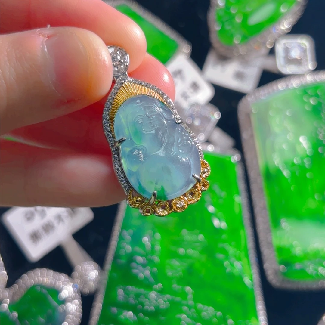 翡翠颈饰未镶嵌财神