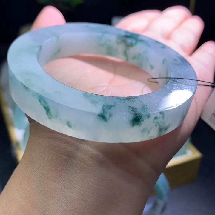 定制翡翠未镶嵌翡翠手镯