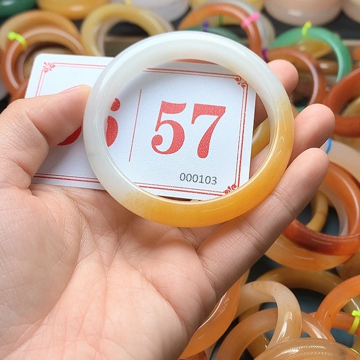 未镶嵌石英质玉（黄龙玉）手镯妖****友