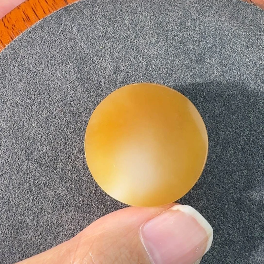 小***。颈饰未镶嵌和田玉