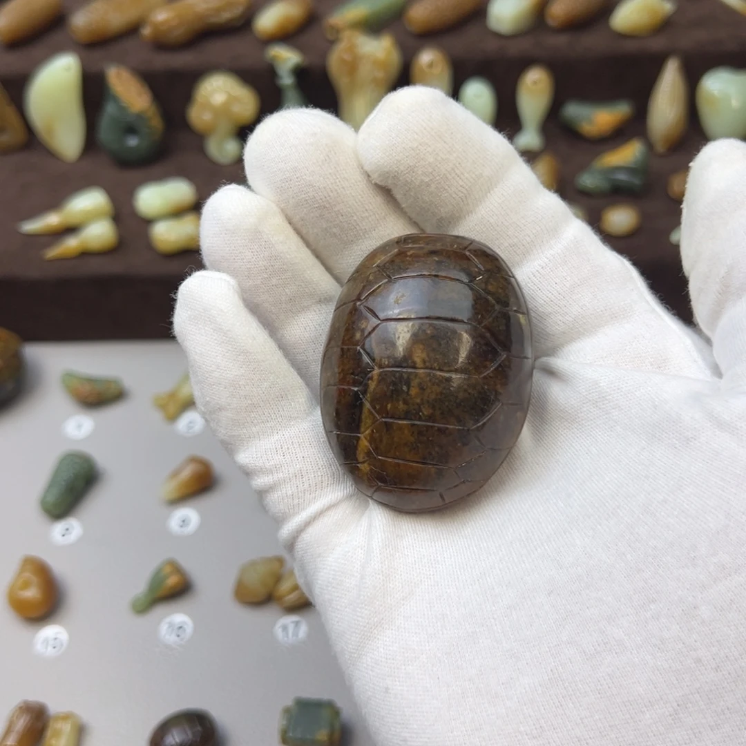 岫岩河磨玉（透闪石质玉）未镶嵌颈饰微瑕