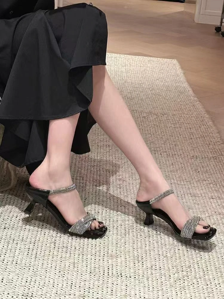 水钻方头高跟鞋凉鞋2025夏日新款水钻带气质绝美一字拖鞋外穿