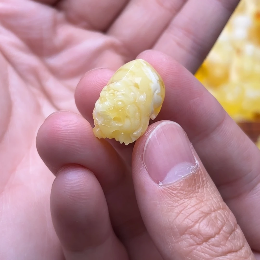 琥珀未镶嵌裸石23