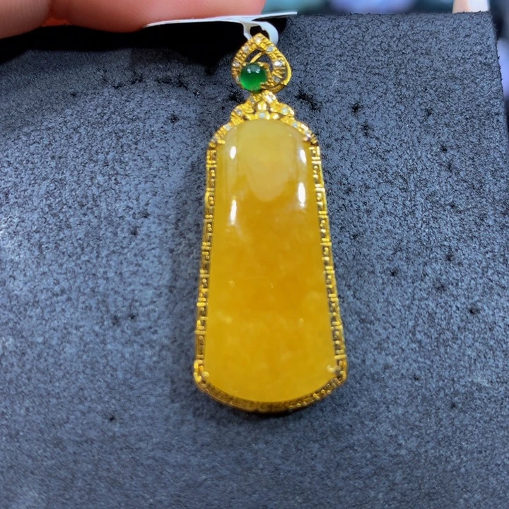 翡翠18K金镶嵌颈饰翡翠