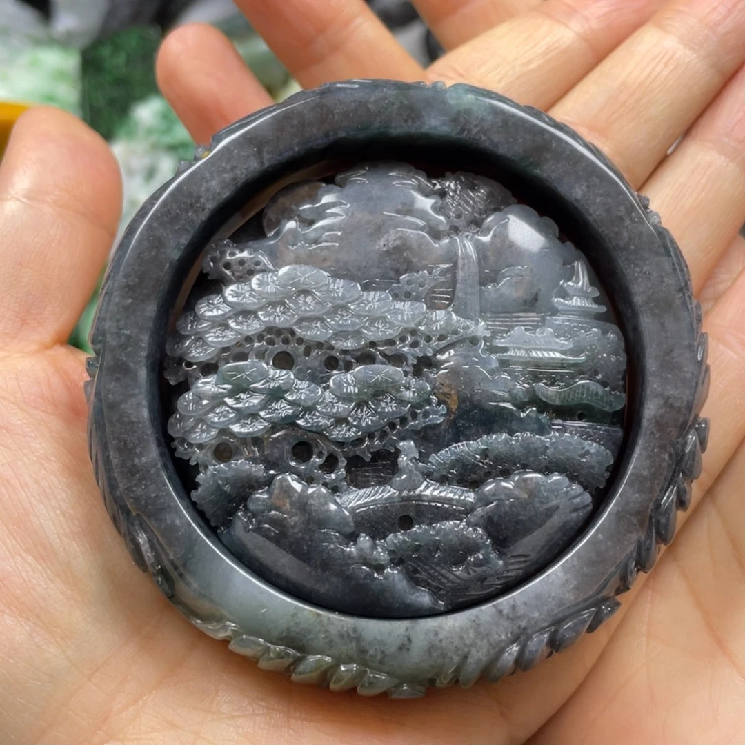 翡翠颈饰未镶嵌?*?牌子