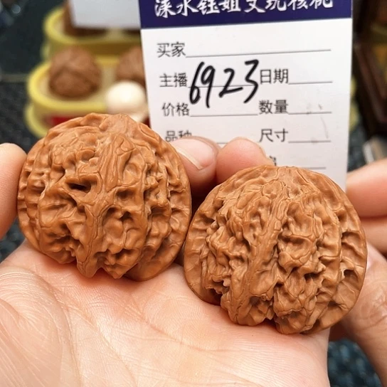 文玩核桃把件40全品苹果园磕尖6923