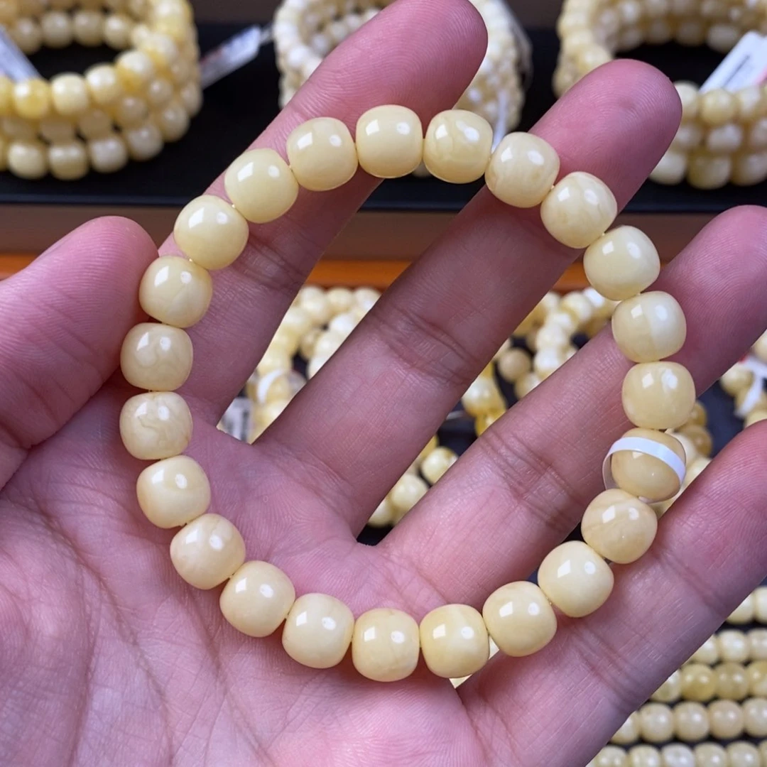 爱***茶未镶嵌琥珀珠宝奇石