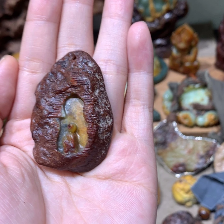 未镶嵌岫岩河磨玉（透闪石质玉）挂件