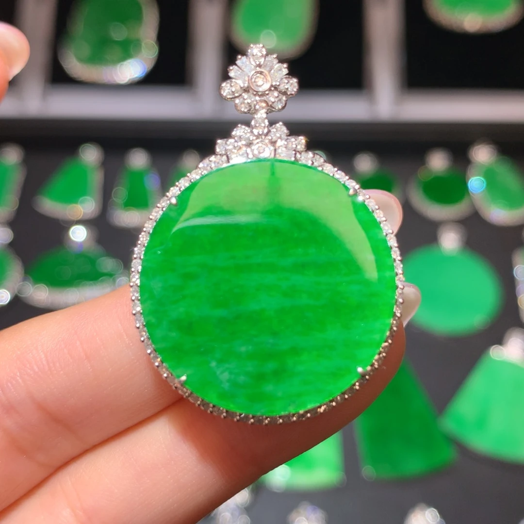 翡翠18K金镶嵌颈饰翡翠