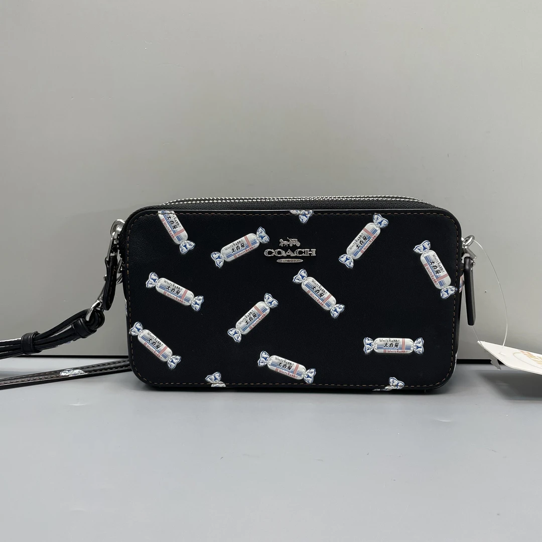 95新 COACH/蔻驰 大白兔奶糖黑色小斜挎18*10*4cmE010403