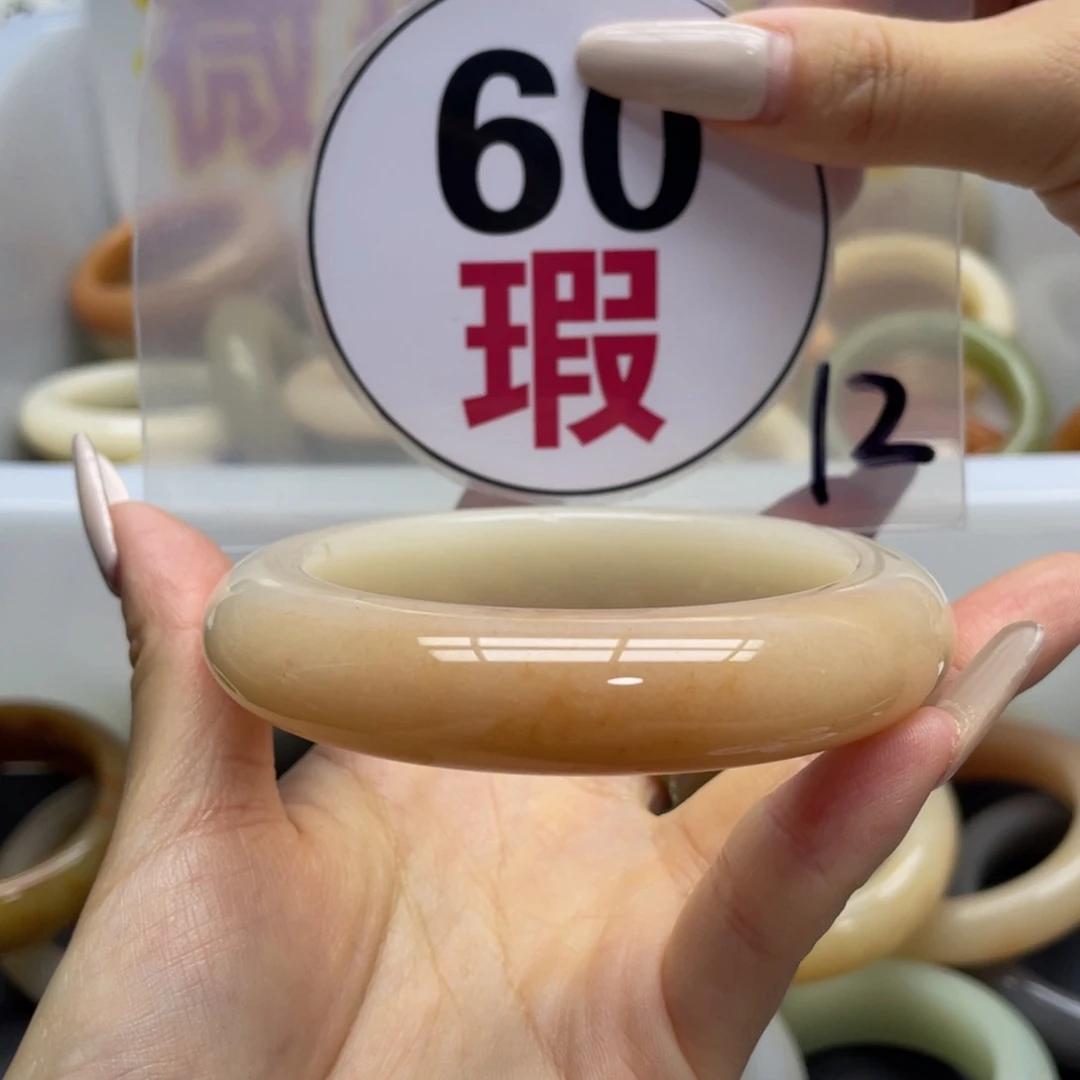 未镶嵌手镯石英质玉
