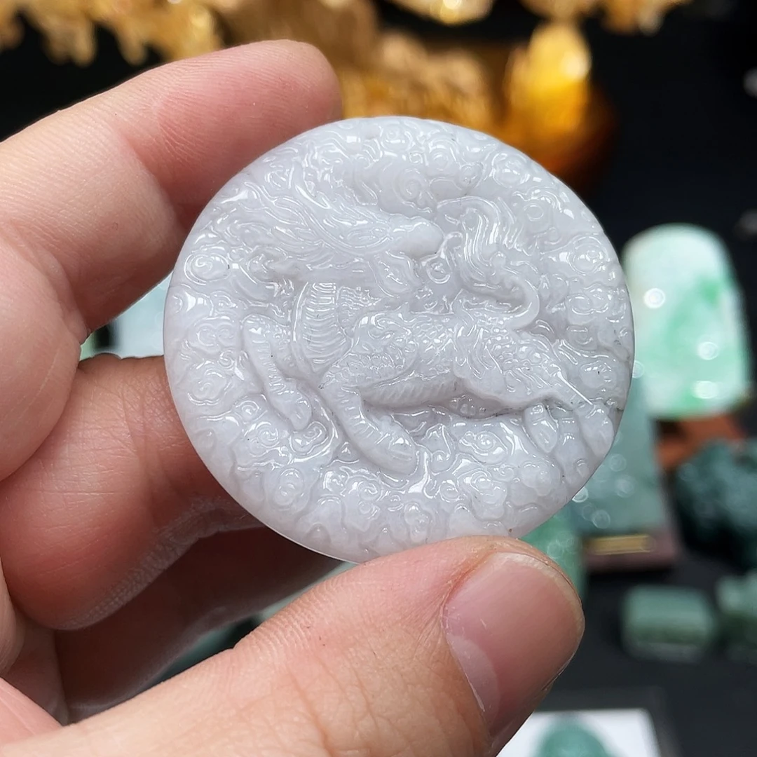 翡翠未镶嵌颈饰麒麟