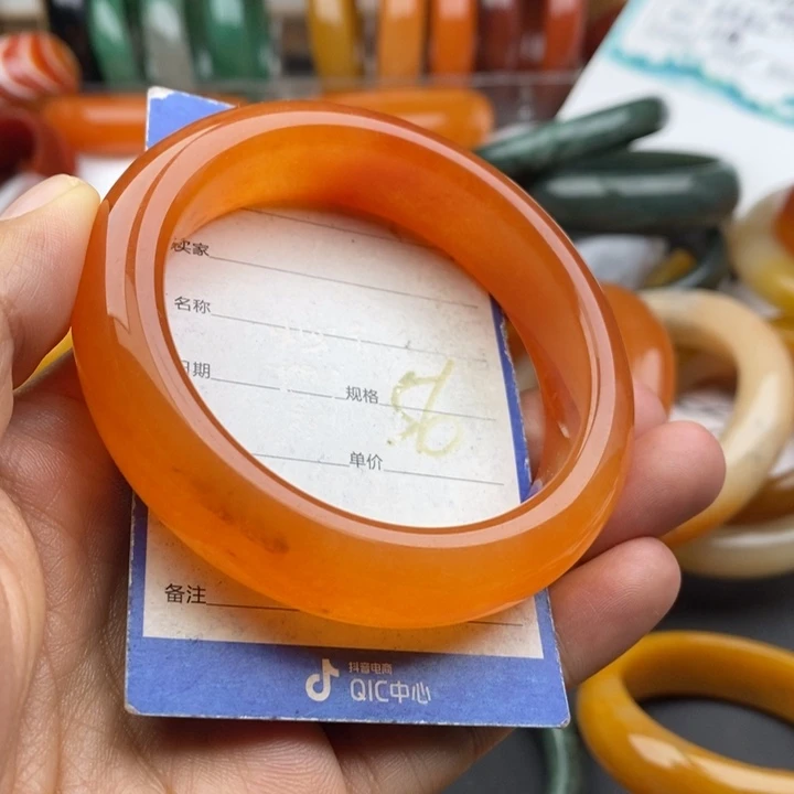 未镶嵌手镯石英质玉