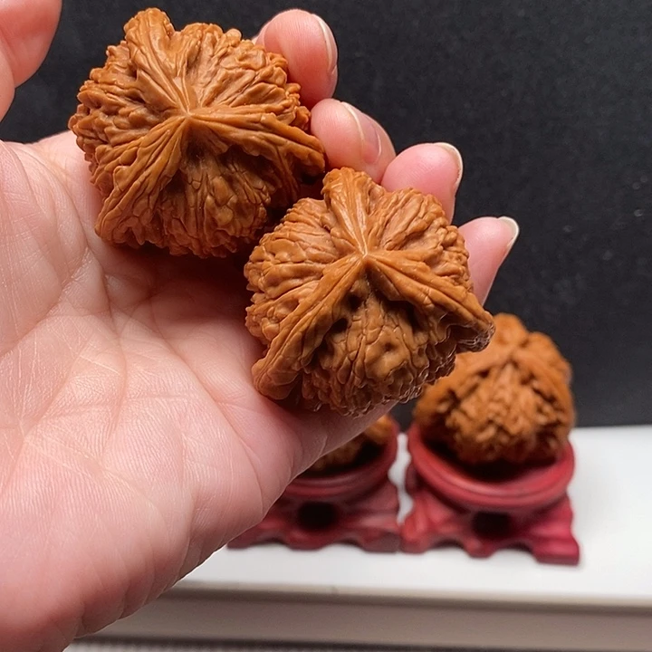 度***。文玩核桃吊坠白奔