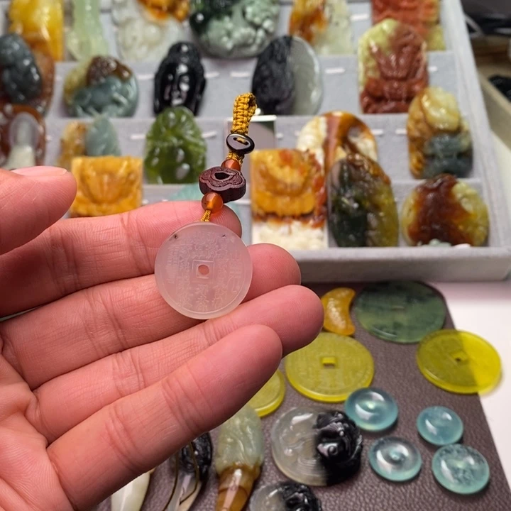 蛇纹石玉未镶嵌颈饰莫*求