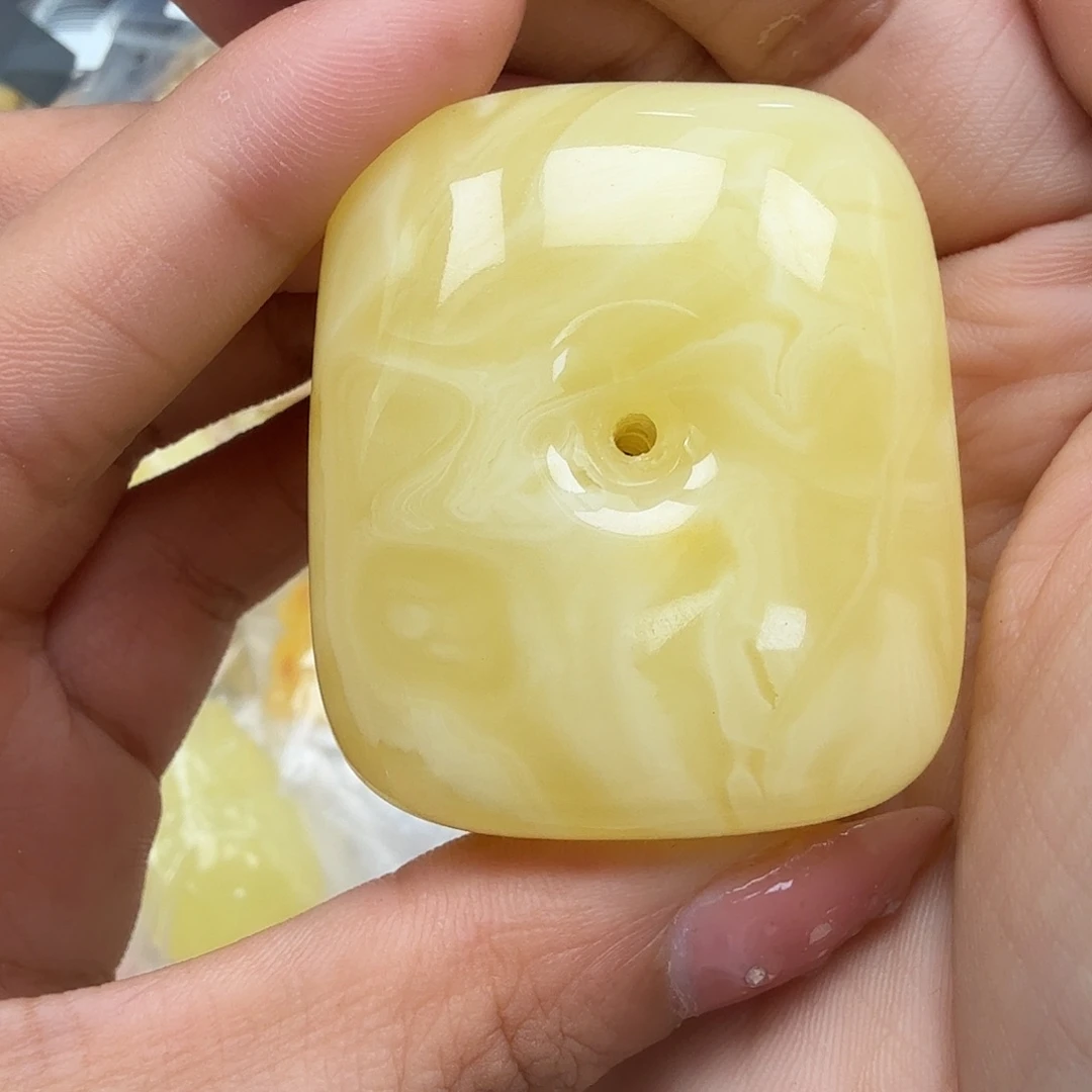 未镶嵌琥珀裸石C***d你好