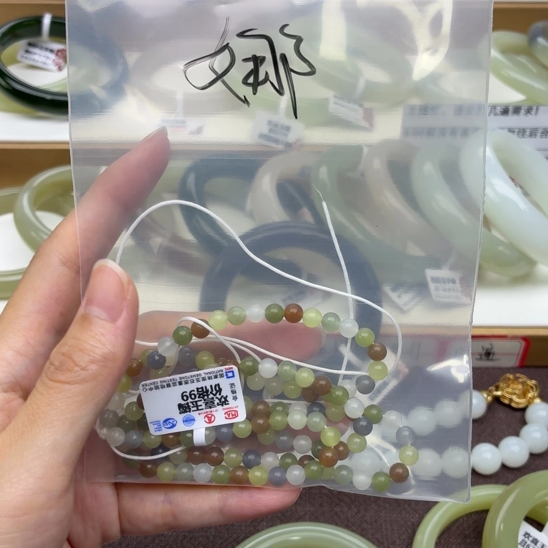 娜***风和田玉未镶嵌手镯