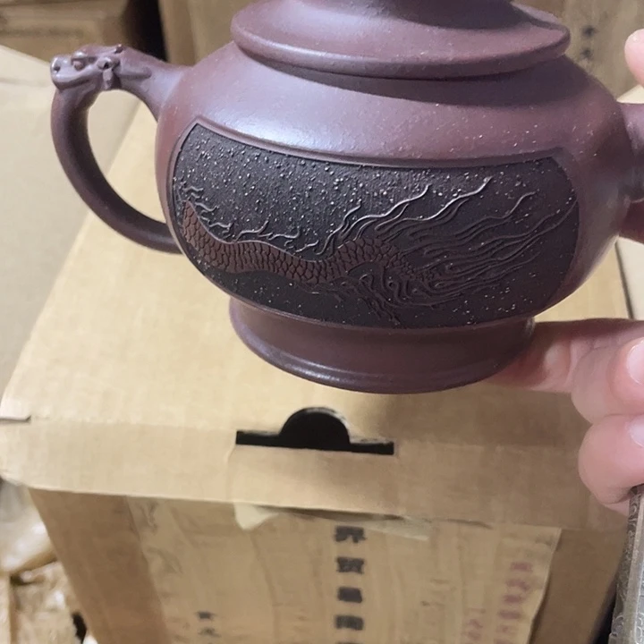 茶壶紫砂手工制作的一把紫砂壶。123