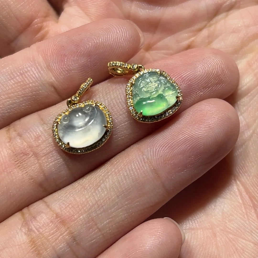 大***路颈饰18K金镶嵌翡翠