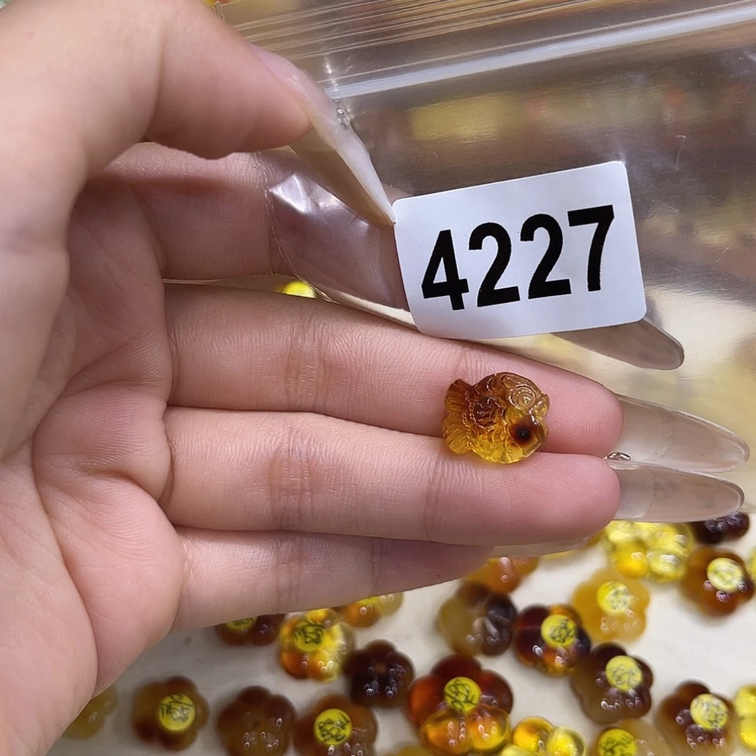 琥珀未镶嵌珠宝奇石