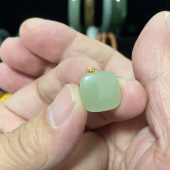 和田玉18K金镶嵌颈饰